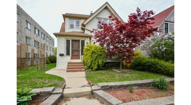 Front of House - 2565 N Oakland Ave