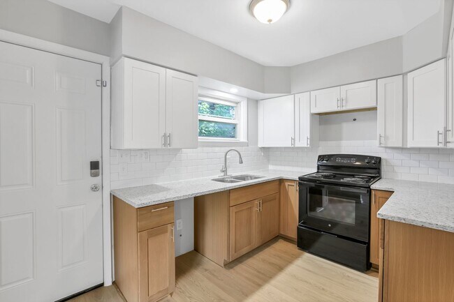 Building Photo - 307 S Wheatland Ave