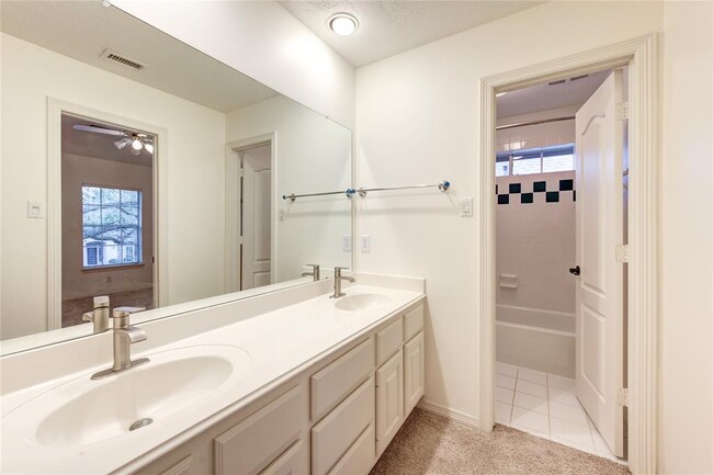 Building Photo - 13515 N Tracewood Bend