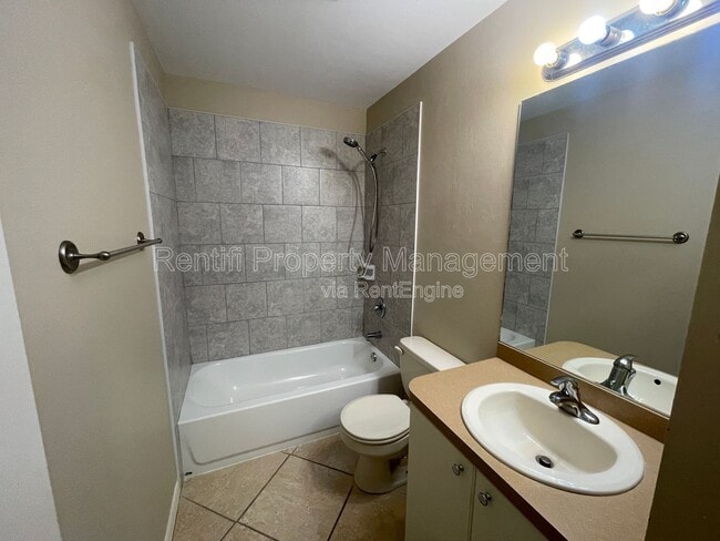 Building Photo - 1710 SW 10th Pl