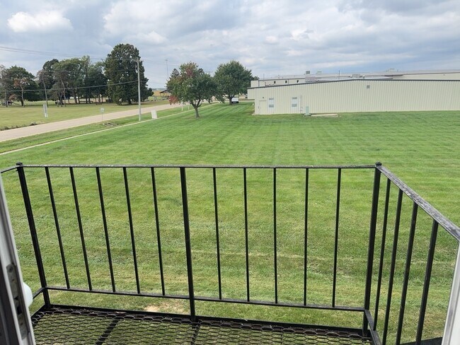 Building Photo - 418 Beloit St