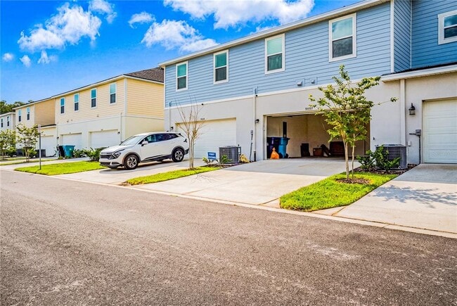 Building Photo - 9844 Walkway Dr