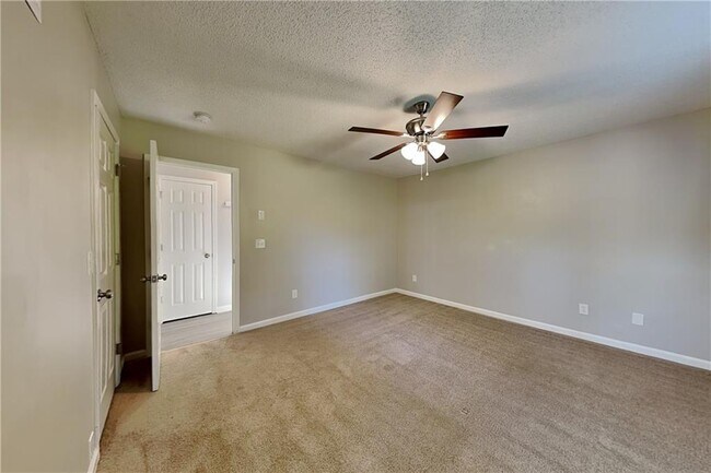 Building Photo - 107 Ivy Trace Ln