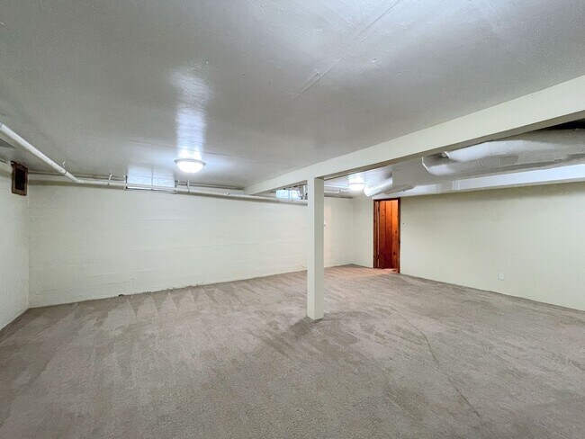 Building Photo - 11 E 27th Ave