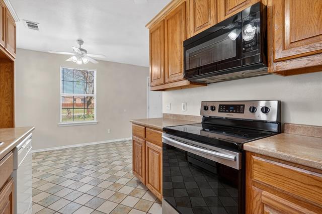 Building Photo - 509 W Cedar St