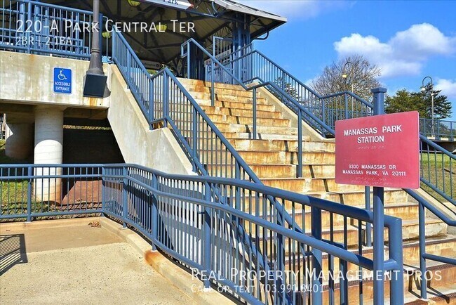 Building Photo - 220 Park Central Ter