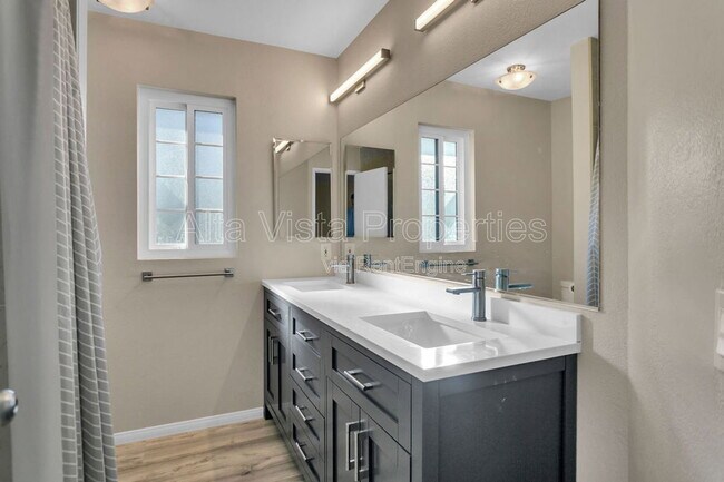 Building Photo - 7960 Mission Vista Dr