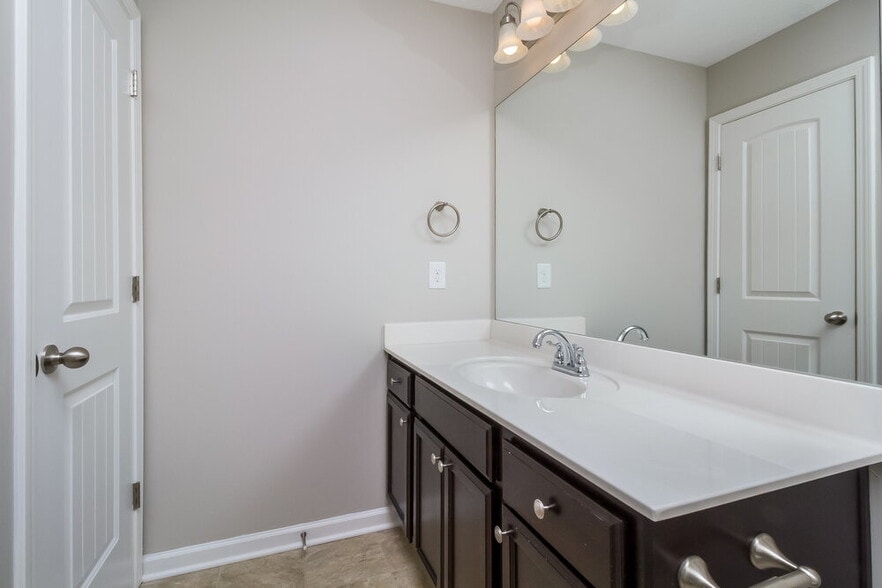 Building Photo - 6465 Paddington Way