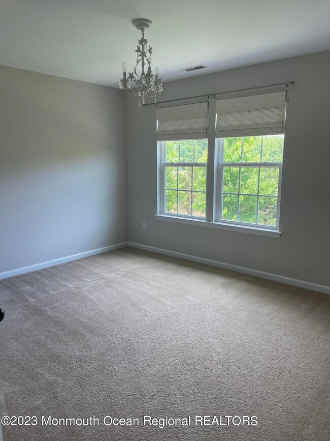 Building Photo - 31 Oak Leaf Ln