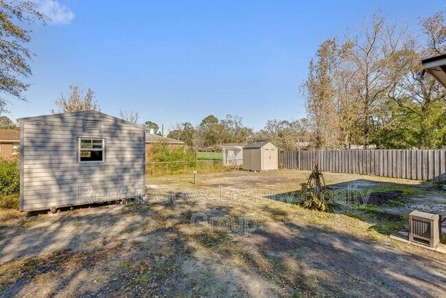 Building Photo - 5261 Quan Dr