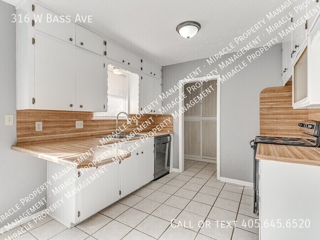 Building Photo - 316 W Bass Ave