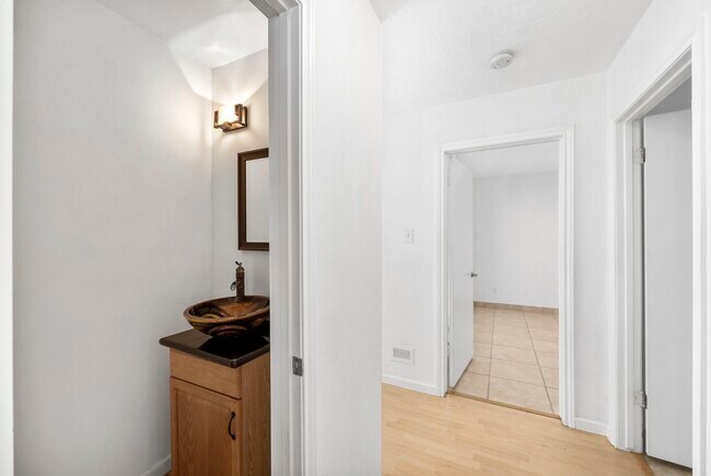 Building Photo - 14014 Briar Pl Dr