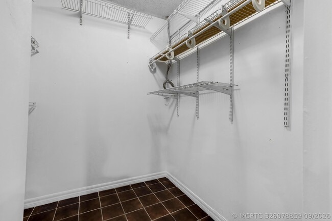 Building Photo - 242 W 19th St
