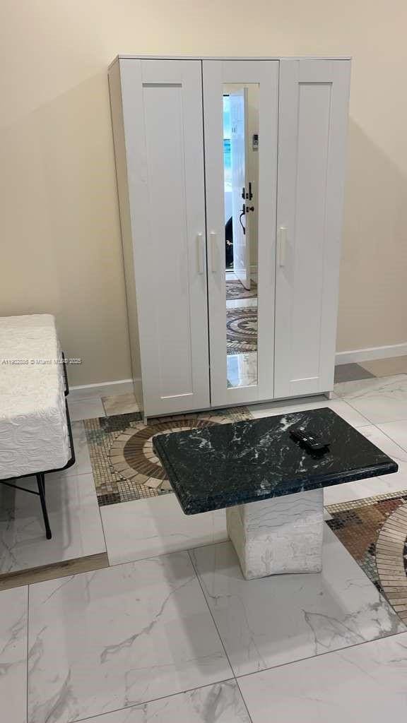 Building Photo - 1150 Normandy Dr