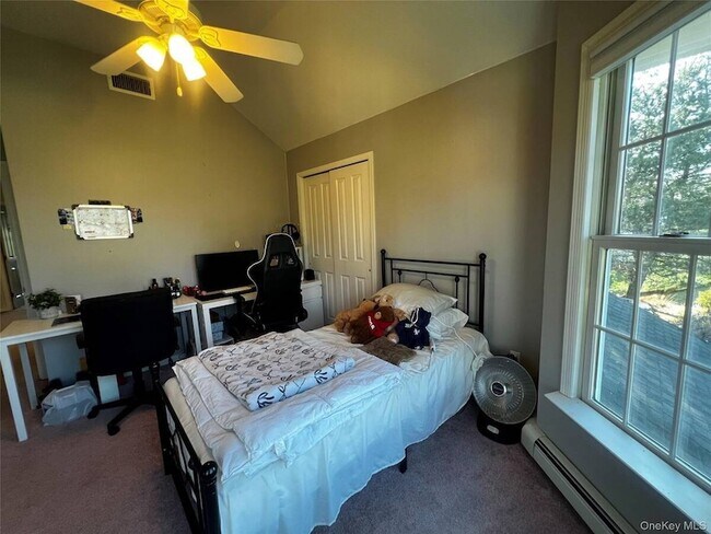 Building Photo - 6 Kara Ct