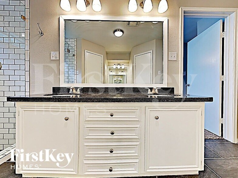 Building Photo - 7451 Tunbury Ln