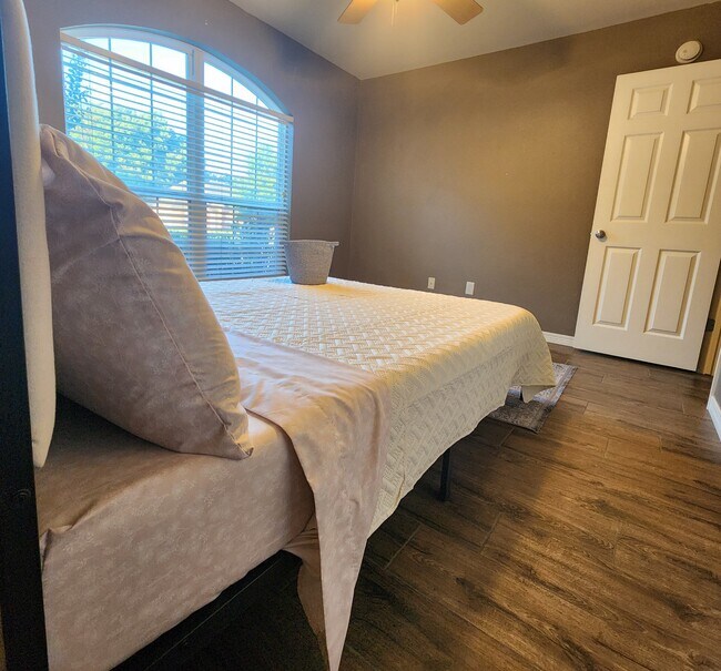 Bedrooms - 1908 W El Paso St