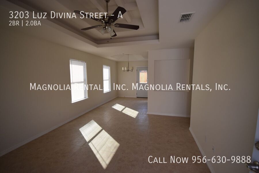 Building Photo - 3203 Luz Divina St
