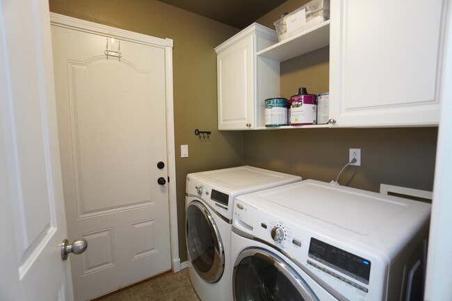 Building Photo - 2747 E Migratory Dr