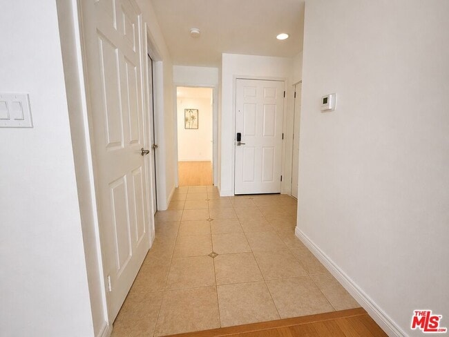 Building Photo - 12245 Shady Hollow Ln