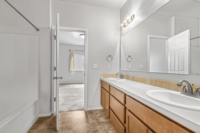 Building Photo - 6518 E Fairmount St