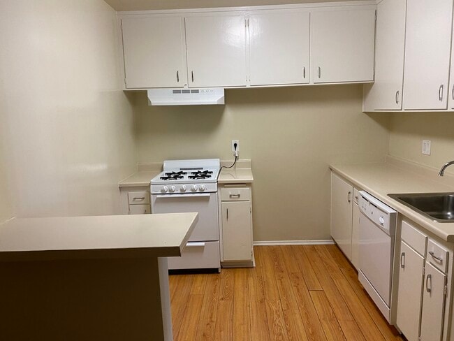 Building Photo - 4188 Greenbush Ave