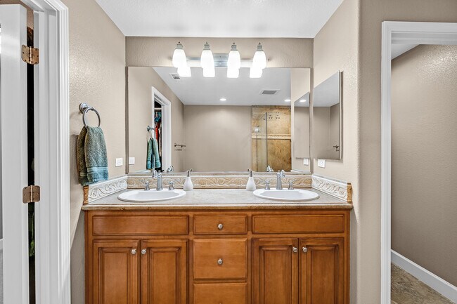 Building Photo - 588 Dovecote Ln