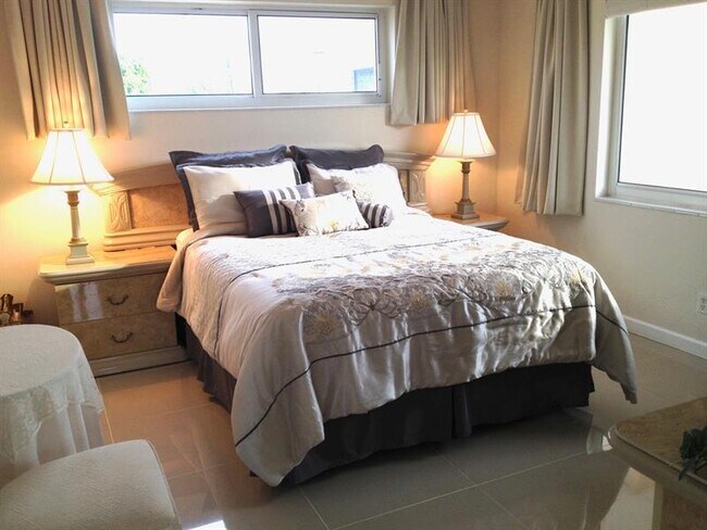 Building Photo - 3201 SE 12th St