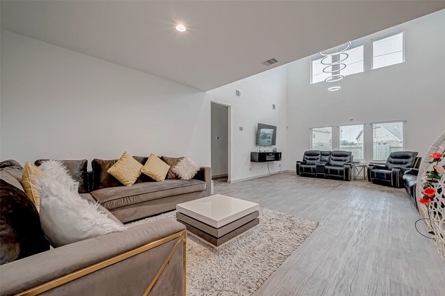 Building Photo - 6850 Amber Clf Ln
