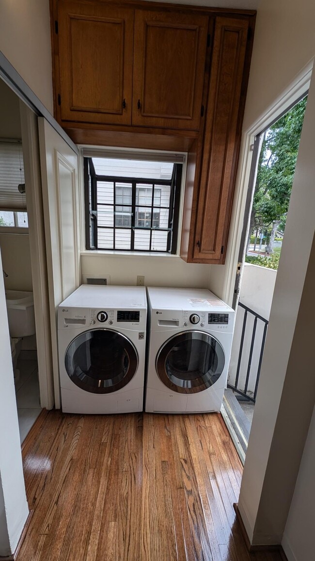 Building Photo - 81 N Catalina Ave