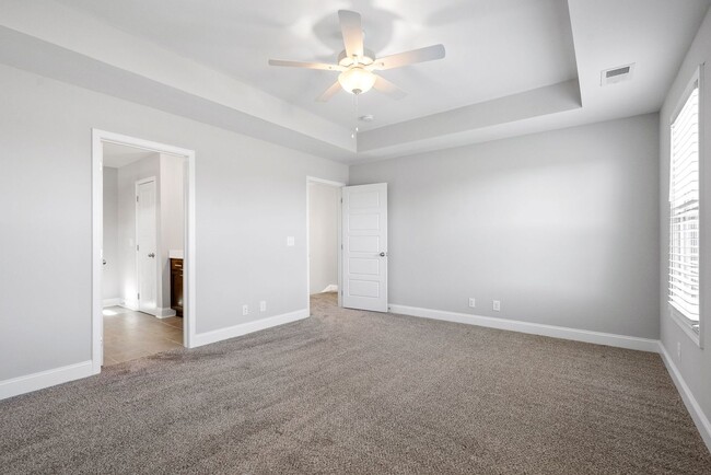 Building Photo - 4 Bedroom Home For Rent Near Post!