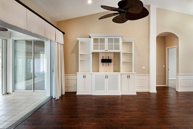 Building Photo - 710 Timber Ridge Trail SW