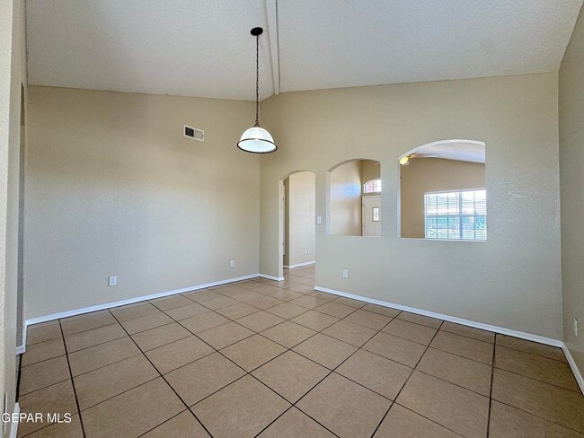 Building Photo - 7504 Howard St