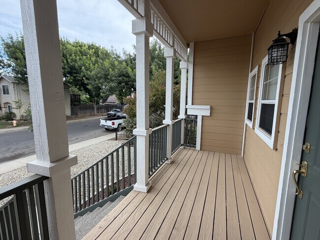 Building Photo - 556 Moray Way