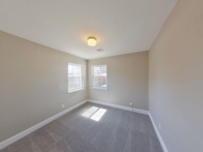 Building Photo - 1921 N Garland St