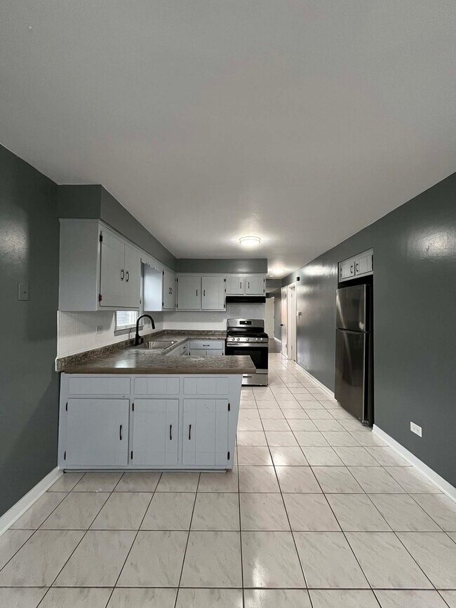 Building Photo - 6138 S Kilpatrick Ave