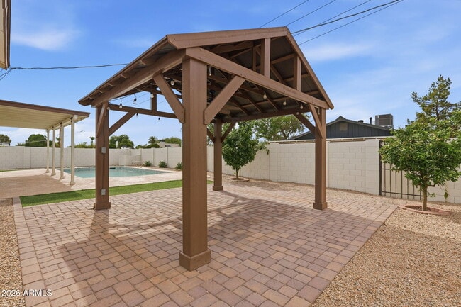 Building Photo - 8355 E Stella Ln