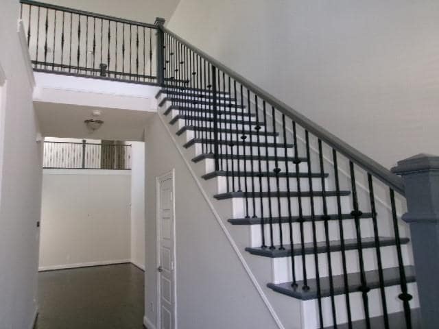 Building Photo - 4909 Shore Crest Dr
