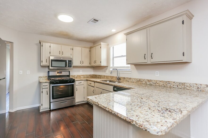 Building Photo - 3747 Willow Wood Way NW