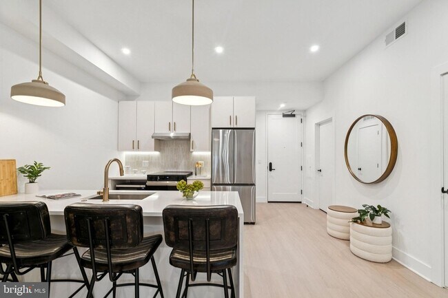 Building Photo - 30 W Allens Ln