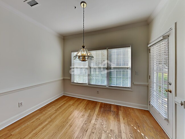 Building Photo - 5017 Village Lawn Dr