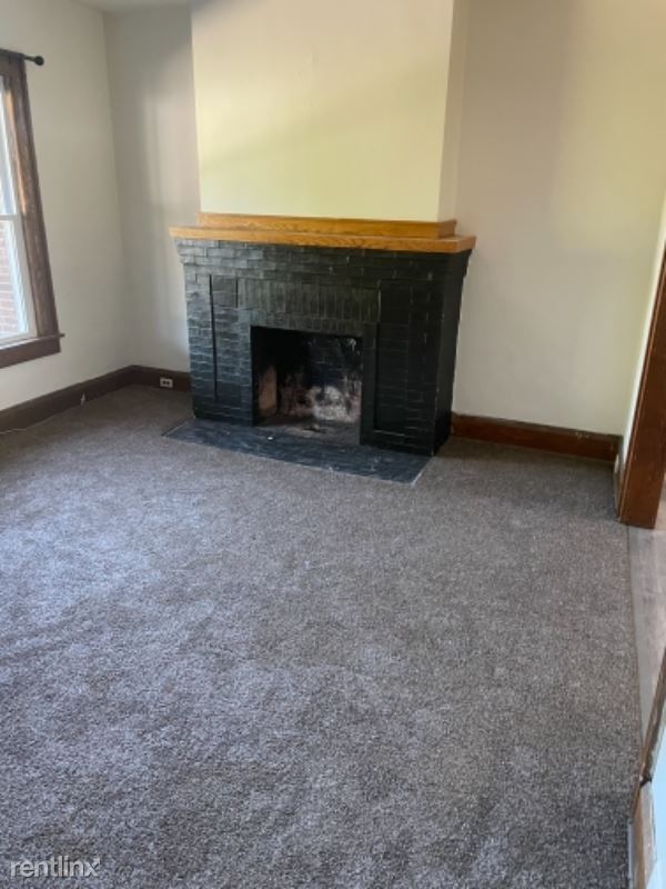 Building Photo - 2 br, 1 bath Townhome - 5 Circle St