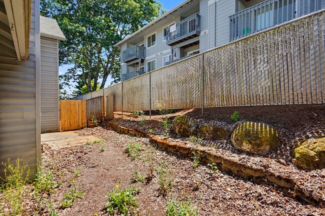 Building Photo - 5260-5262 Springcrest Drive