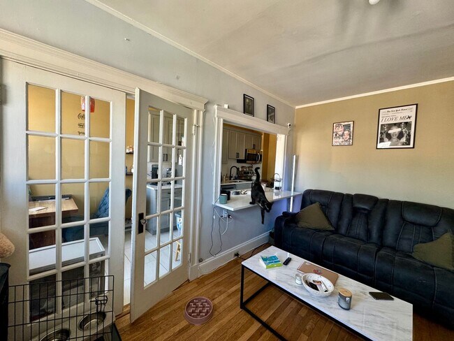 Building Photo - Spacious Cambridge 1 Bed