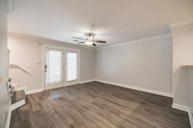 Building Photo - 3-Bedroom Townhouse in the Summit of Athens