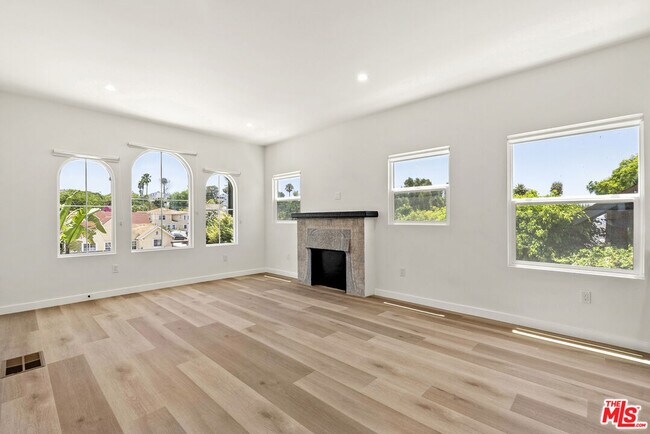 Building Photo - 1305 Lucile Ave