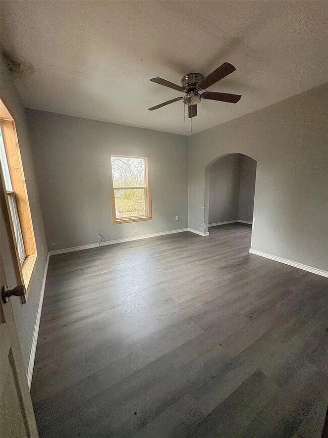 Building Photo - COMING SOON! 3 BED HOUSE!