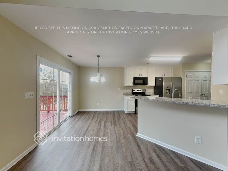 Building Photo - 733 Carly Court