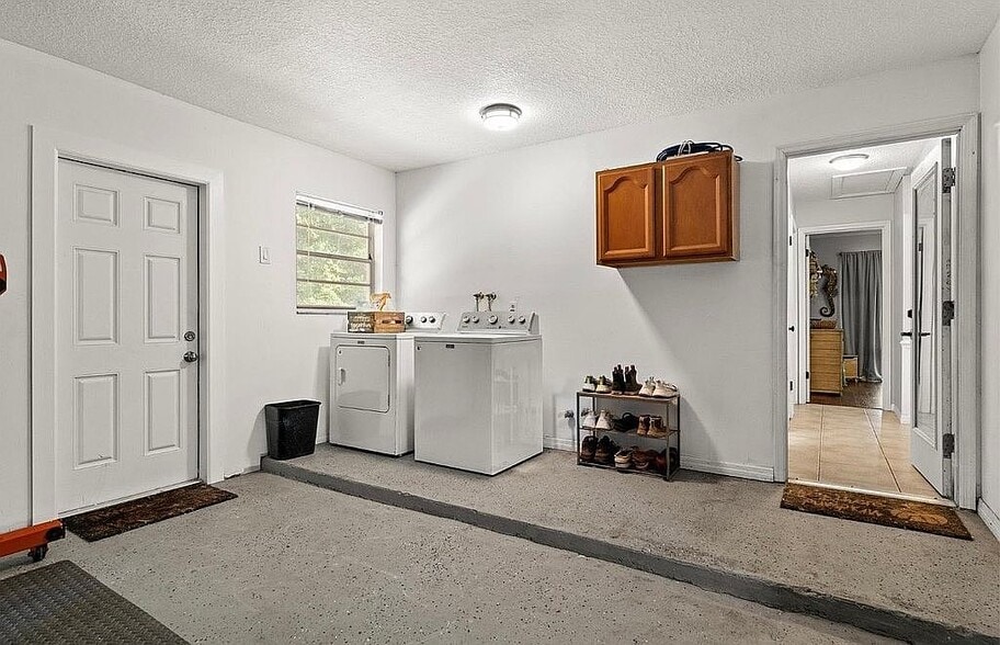 Building Photo - 9781 Lake Georgia Dr