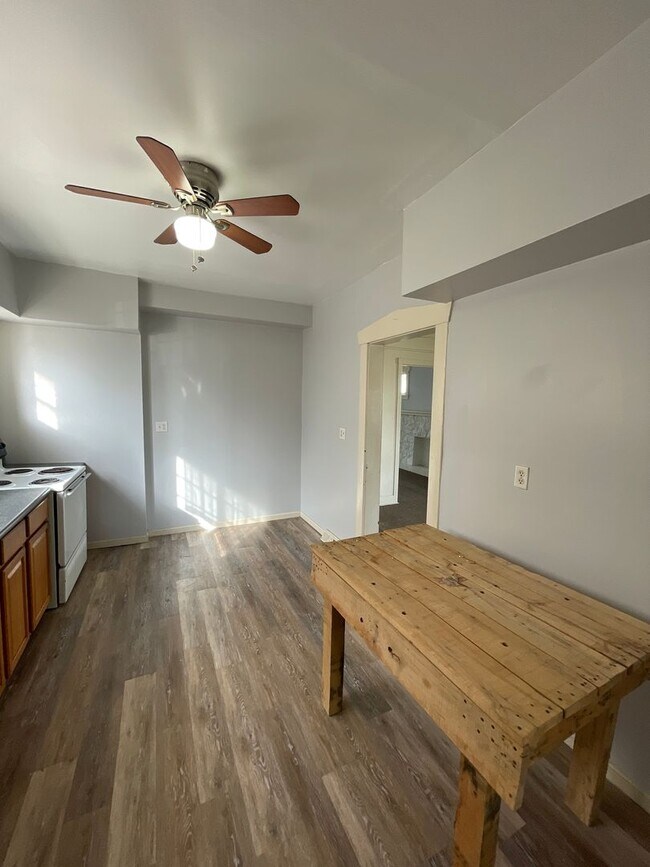 Building Photo - 369 Stambaugh Ave